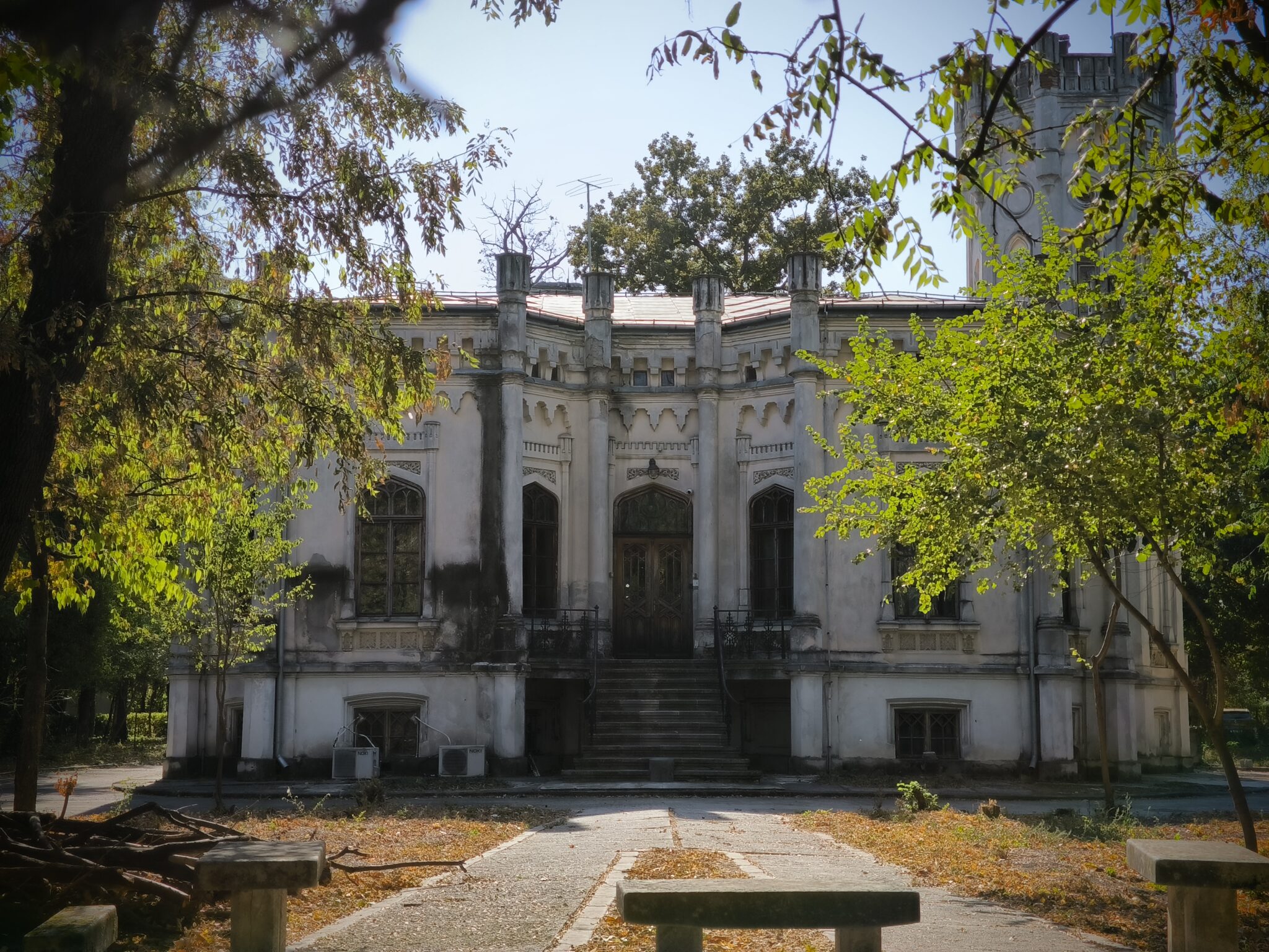 vila-bosianu-dincolo-de-frunzele-de-toamn-din-parcul-carol-aici-a-stat