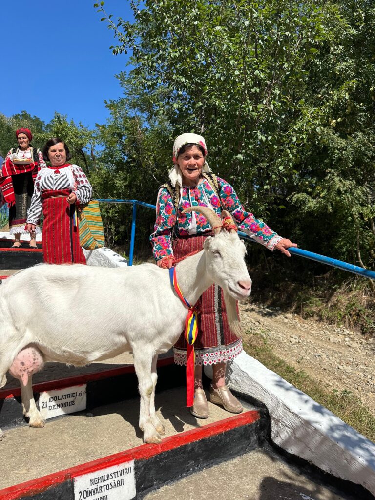 Capra Angelica și doamnele sale la Biserica Sf. Voievozi din Cucuieți