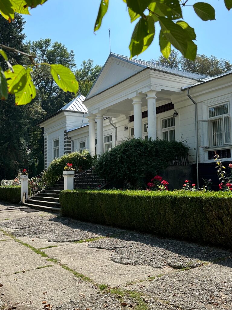 Conacul de la Tescani - secție a Muzeului George Enescu