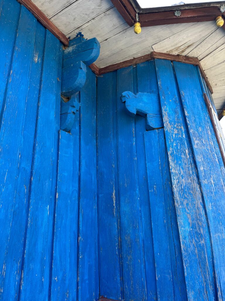 Lupta dintre bine și rău de la Biserica Sf. Voievozi din Cucuieți
