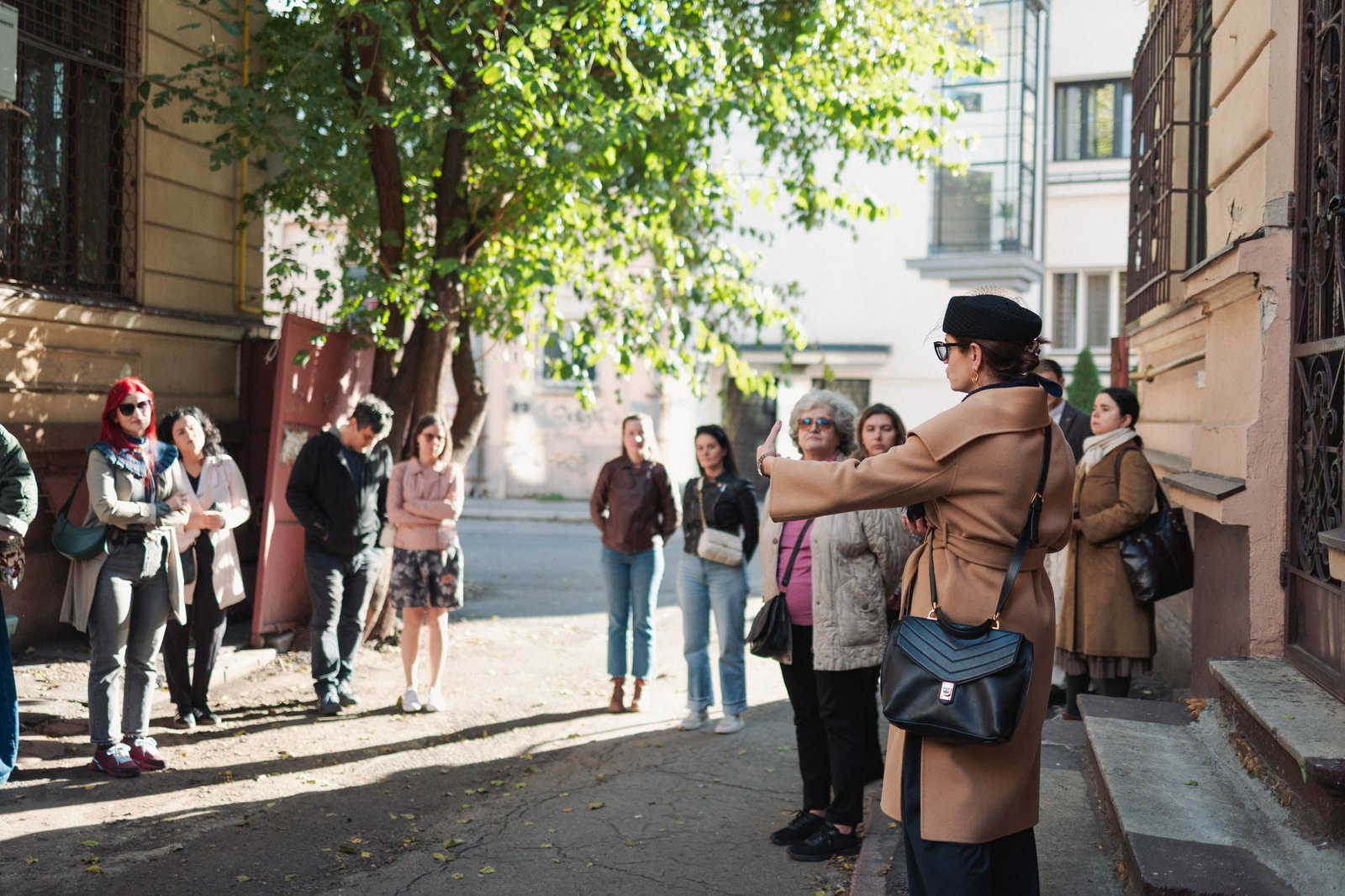 Tur ghidat cu Ana Rubeli pentru publicul bucureștean - Festivalul AICI A STAT - Ediția Silvia Șerbescu - credit foto Andrada Pavel