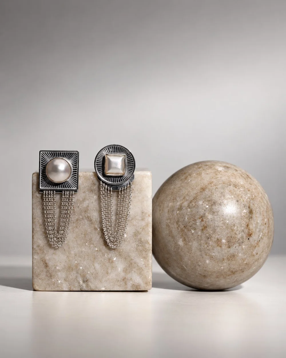 Colaborare Festivalul AICI A STAT x Contemporia la Romanian Jewelry Week – Cerceii dedicați universului Cellei Delavrancea