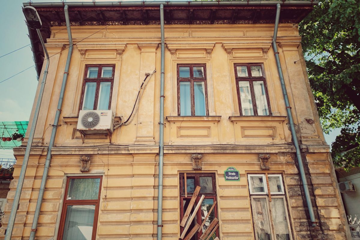 Fațada casei copilăriei Silviei Șerbescu